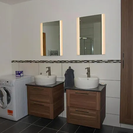 Apartment, Lägenhet